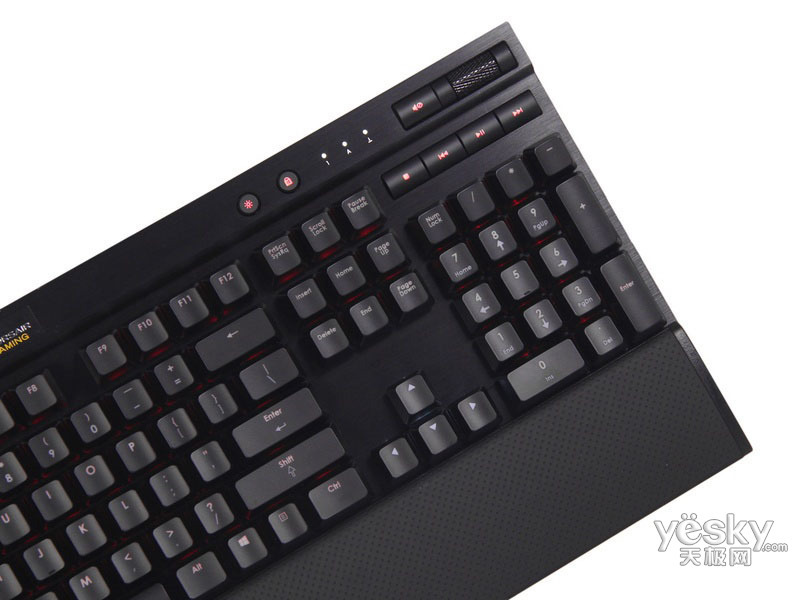 海盗船k70rgb版青轴机械键盘