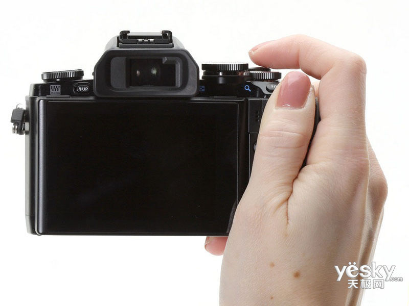���ְ�˹E-M10�׻�(14-42mm II R)