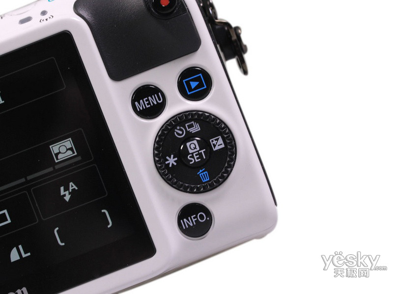 ����EOS M2�׻�(EF-M 18-55mm��90EX�����)