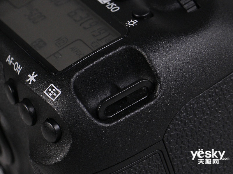 ����7D Mark II�׻�(18-135mm STM)