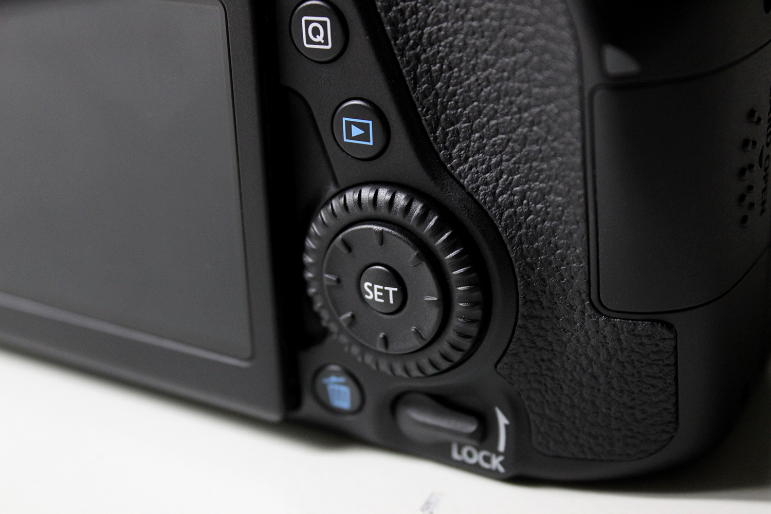 ����80D�׻�(EF-S 18-200mm IS )