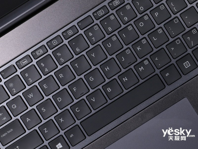 ����ZBook Studio G3(��� i7-6700HQ/8GB/256GB��̬)