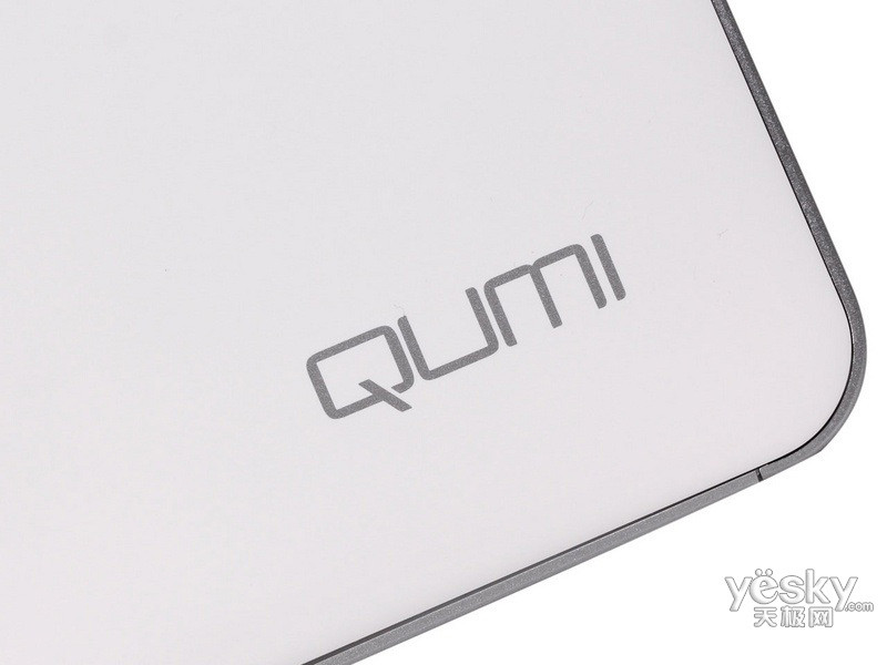 Ѷ QUMI Q7 Plus