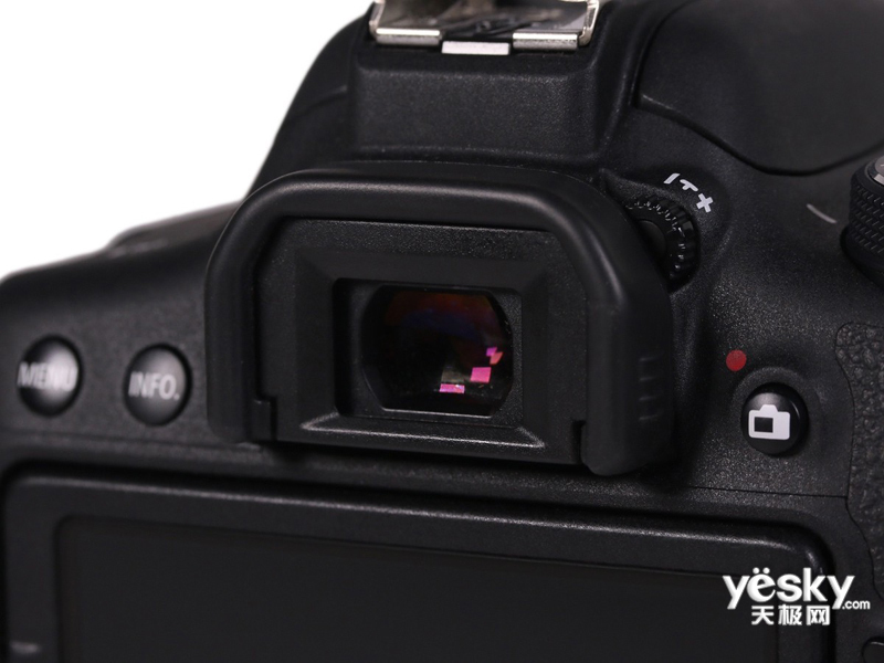 ����750D�׻�(18-135mm)