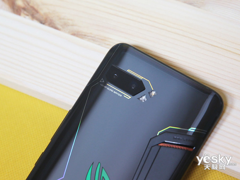 华硕rog游戏手机2(8gb/128gb/全网通)