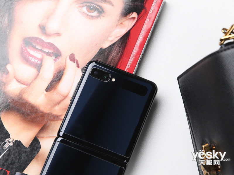 ����Galaxy Z Flip(8GB/256GB/ȫ��ͨ)